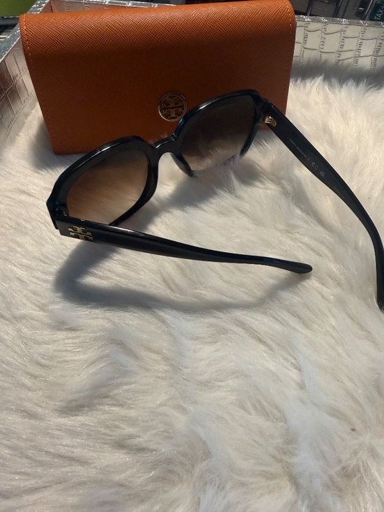 Tory Burch Black Framed Sunglasses main image 12